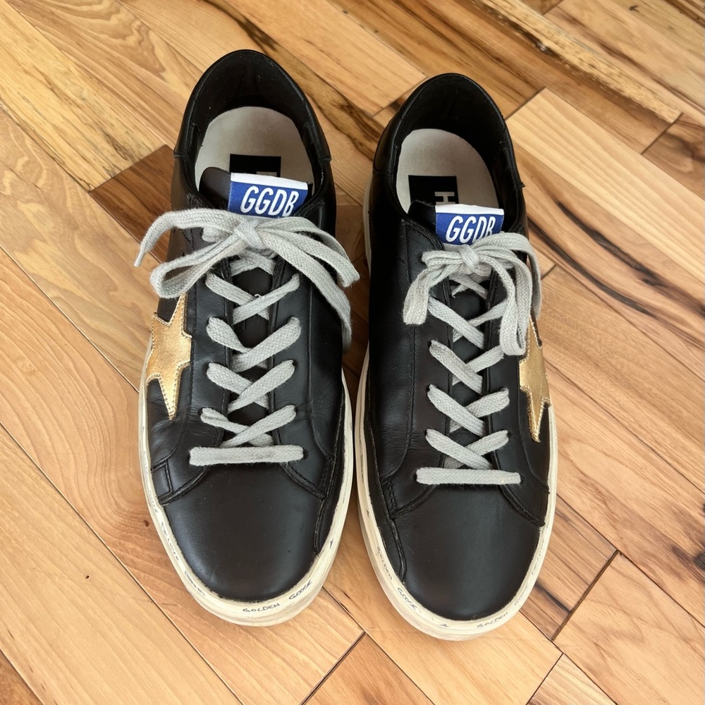 Hi Star sneakers in black leather with golden laminated leather star
